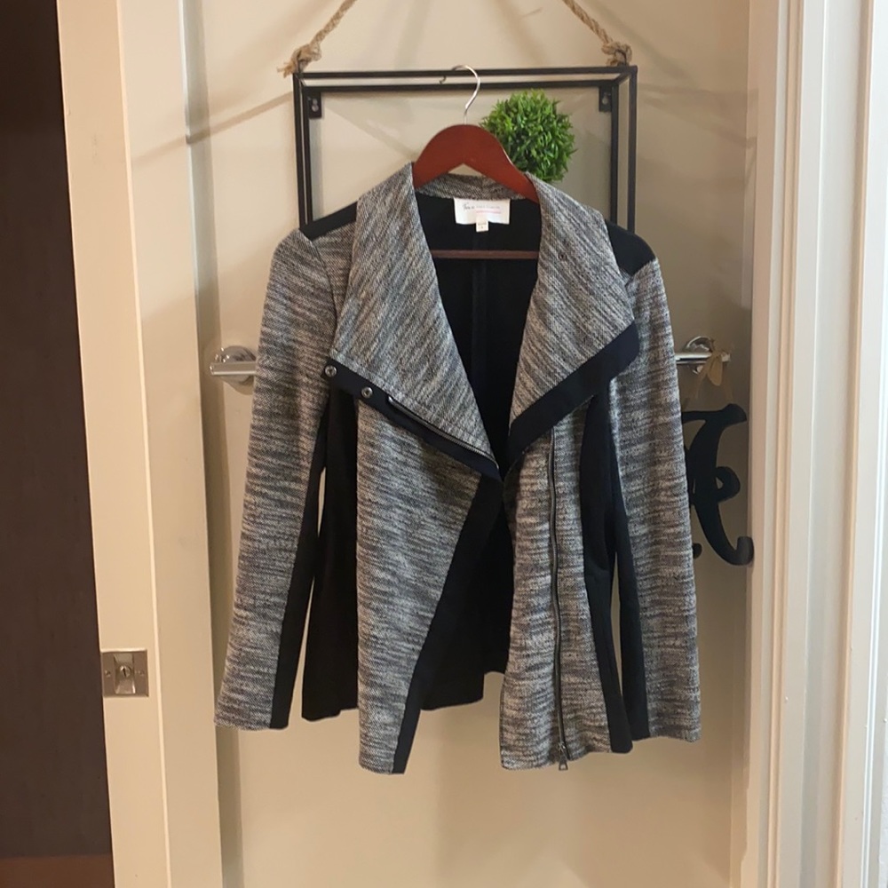 Vince Camuto ladies S suit or casual light jacket. Barely worn, can’t tell